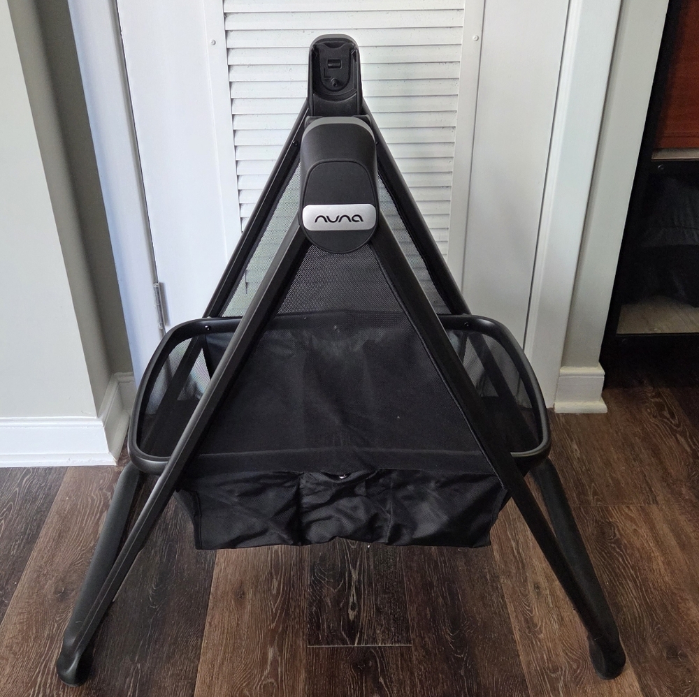 Nuna SWIV & TRIV Series Bassinet Stand - Picture 2 of 10